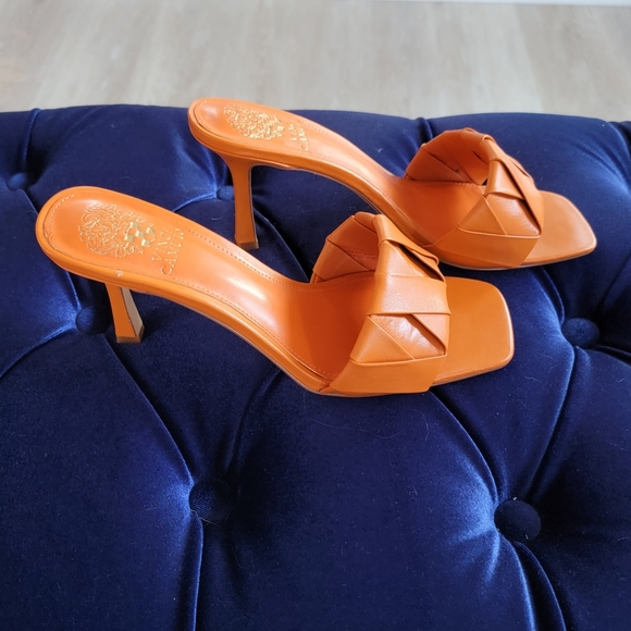 VINCE CAMUTO woven mules in orange - Picture 3 of 14